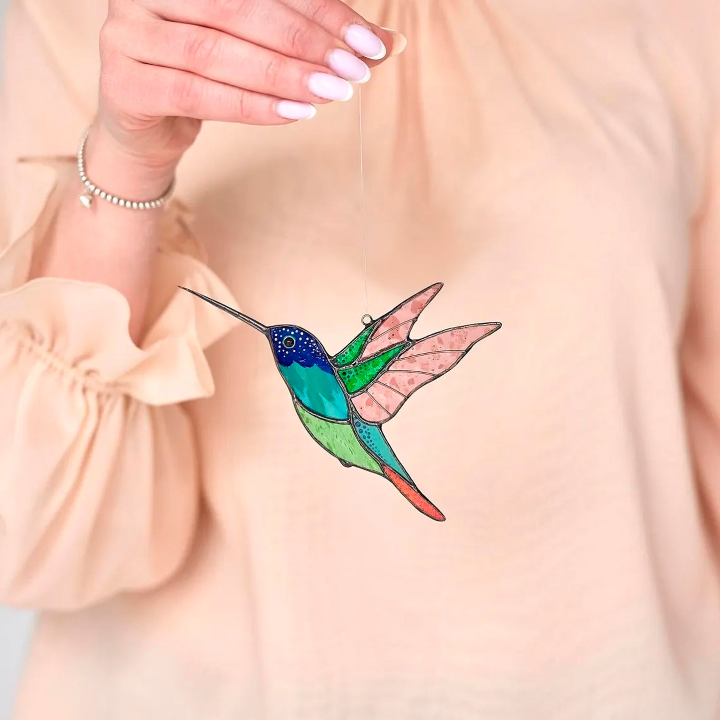 Sonnenfänger aus Buntglas mit Kolibri-Motiv – Geschenk für Mama und Ihre Lieben – handgefertigte Fensterdekoration | Symbol der Liebe, Leichtigkeit und Freude