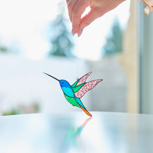 Sonnenfänger aus Buntglas mit Kolibri-Motiv – Geschenk für Mama und Ihre Lieben – handgefertigte Fensterdekoration | Symbol der Liebe, Leichtigkeit und Freude